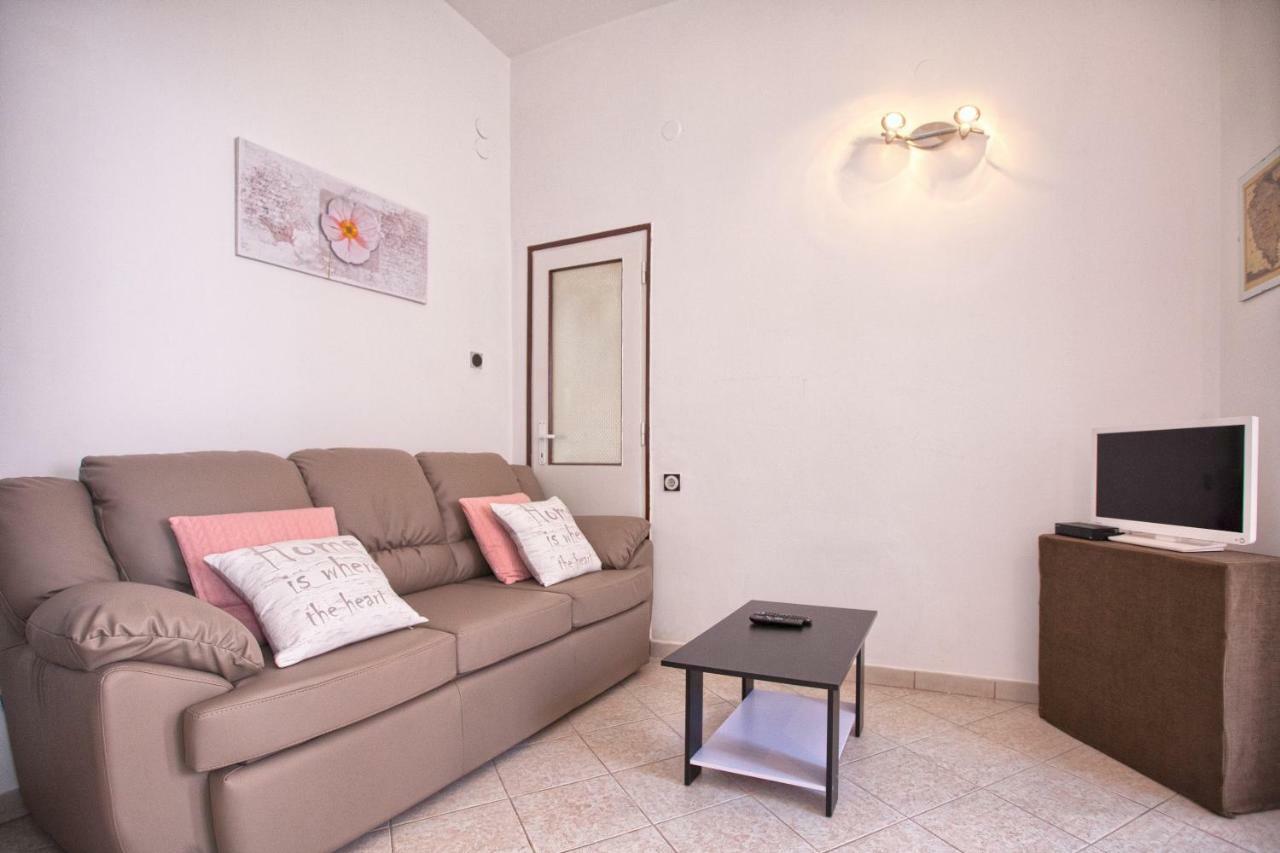 Apartment Rosy พูลา ภายนอก รูปภาพ