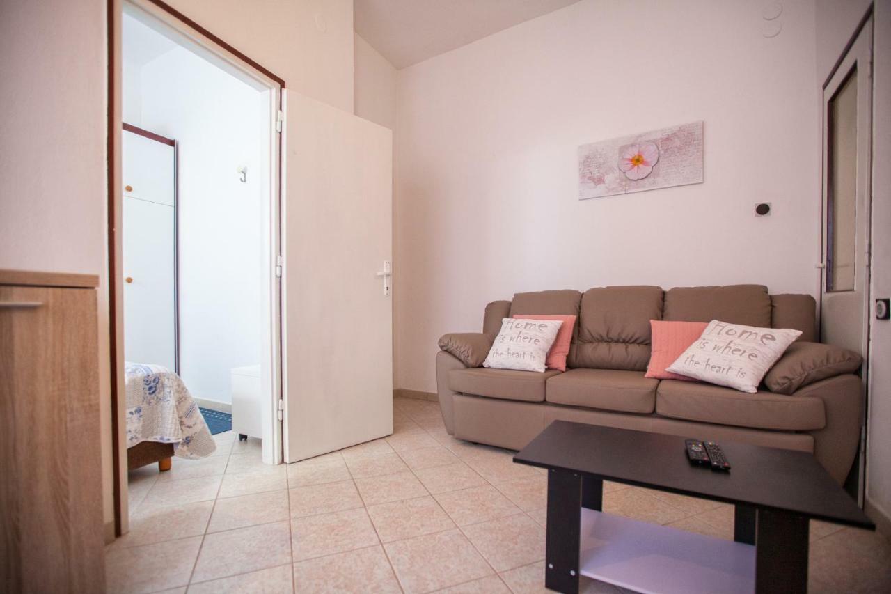 Apartment Rosy พูลา ภายนอก รูปภาพ
