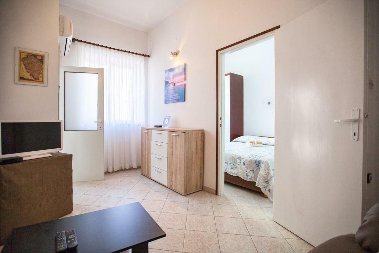 Apartment Rosy พูลา ภายนอก รูปภาพ