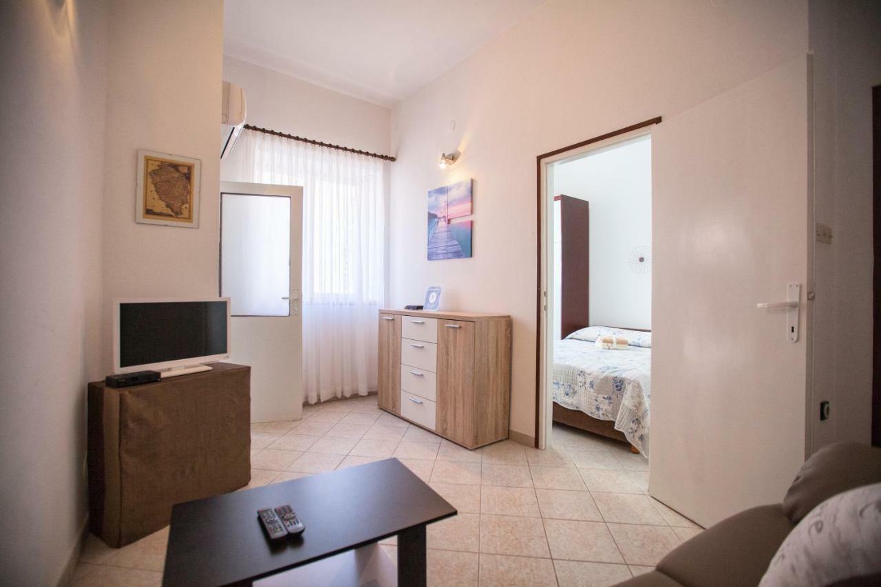 Apartment Rosy พูลา ภายนอก รูปภาพ