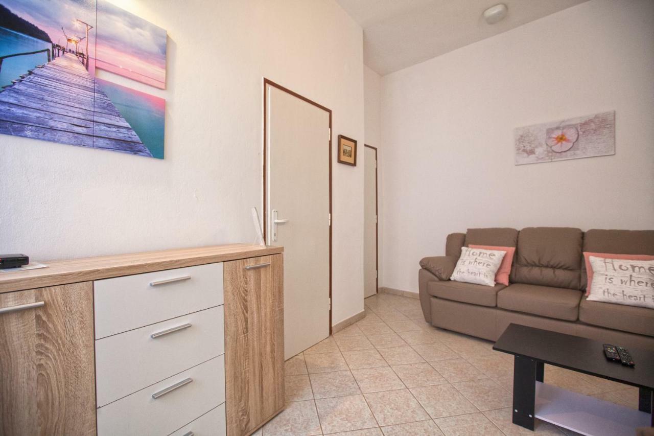 Apartment Rosy พูลา ภายนอก รูปภาพ